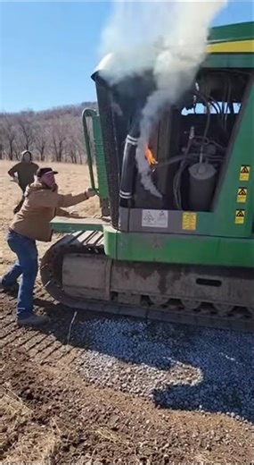 Fuel Line Fire Scare #farmdanger #mechanicalfailure #usa #rawfootage #dieselmech