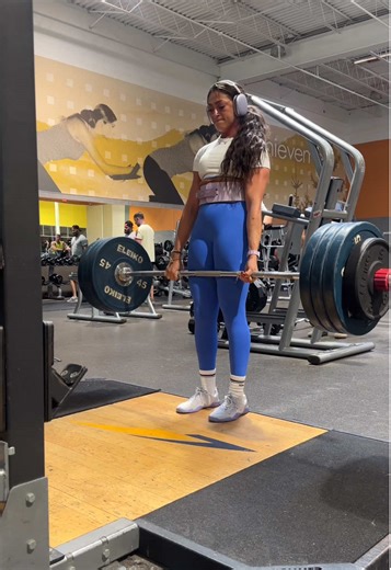 let this be a reminder that even on your “off days” your work ethic and consistency can inspire someone else in the room 💪🏽 #gym #fitness #gymcommunity