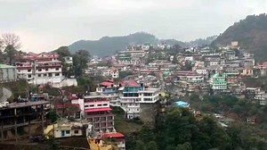 Tourists enjoy beautiful weather in Mussoorie, expect snowfall soon | The Times of India