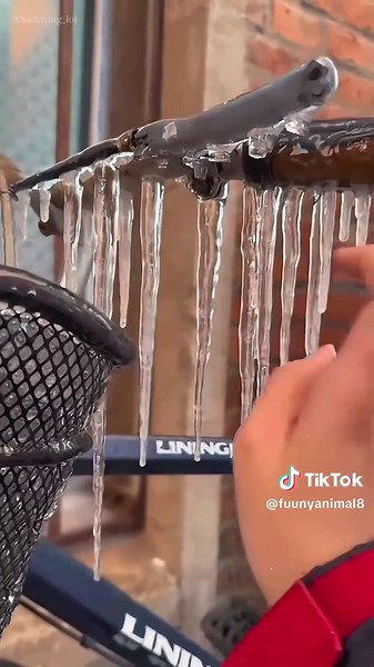 Satisfying Snow ASMR for Winter Chill