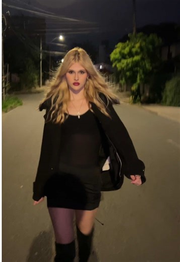 Model Walk Tips with Júlia Farias