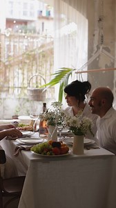 Da cosa si vede la voglia di stare insieme per i @frollemente? Una tavola perfetta in ogni minimo dettaglio… ma soprattutto una bottiglia di Prosecco DOC Rosé già pronta ad aspettarvi. | Rocca dei Forti