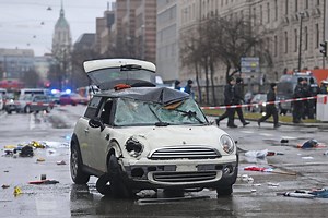 Anschlag in München - Auto rast in Menschenmenge