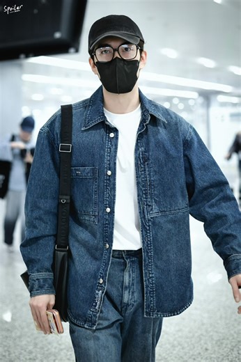 Sanh ziên đại học lên đường trở về Bắc Kinh 🤭🤭 . . . ——— 🔗 Disclaimer: This page does not claim ownership of any images/videos posted. Full credit to the original photographers/artists/authors. We share this content for informational purposes only. Cre: on watermarks #TrầnTinhHúc #TranTinhHuc #ChenXingXu #陈星旭 | Cửu Nhật và mùa yêu đầu tiên