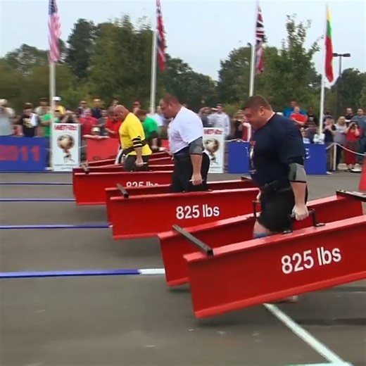 The frame is so heavy it actually shredded the athlete’s hands! 💀 | SBD World’s Strongest Man