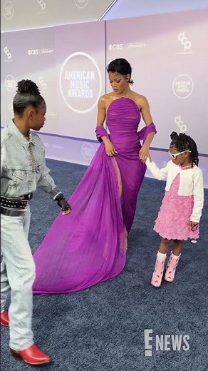 Teyana Taylor and her daughters, Junie and Rue, arrive at the American Music Awards. (🎥: @JPASC24)