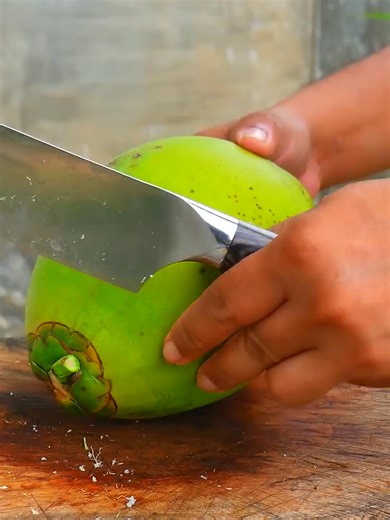 a popular style of coconut peeling #fruit #satisfying #asmr #diywithblock #cuttingskills #coconut
