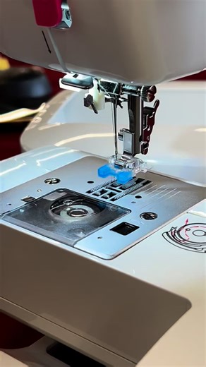 Today we’re making a button! 🪡✨ Learn how to use a button foot for your sewing machine – it makes button sewing faster, neater, and way less stressful. ✅ Quick & easy button attachment ✅ Perfectly aligned every time ✅ Saves time and effort on your projects Ready to upgrade your sewing skills? Shop with us at www.howtosew.co.za 🧵 #HowToSew #SewingTips #ButtonMaking #SewingMachine #DIYSewing #SewingTutorial #SewingClass #SewingCommunity #SewingForBeginners #SewingProjects #sewingmadeeasy | How T