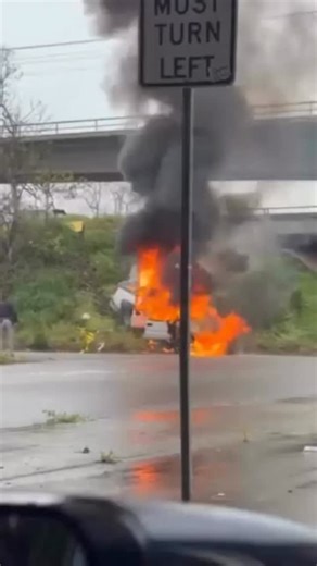The Best of San Diego on Instagram: "🚨 HAPPENING NOW | SAN DIEGO 🚨 A vehicle is fully engulfed in flames near Fairmount Ave & El Camino del Rio N, heading toward Mission Gorge. Heavy smoke, wet roads, and traffic delays in the area. Please avoid the intersection and use alternate routes while emergency crews respond. 🎥 @spacebunnynews1 @officialarturoo"