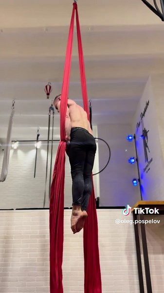 this how to get into the silks handstand from up @Duo Pospelov Creative Studio #повітрянагімнастика #воздушнаягимнастика #aerialhandstand #workout #полотна