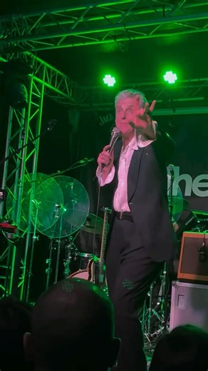 Peter Capaldi & band perform Not Going Anywhere - Newcastle, 2-24-26