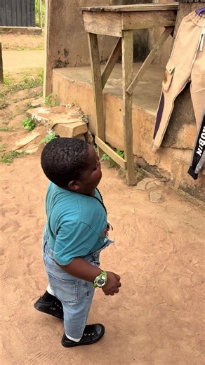 Afeez sabi English pass some graduate lol 😂 @Demanager2 backup page #viral #fyppppppppppppppppppppppp #trendingvideo#5millionviews #viralvideotiktok