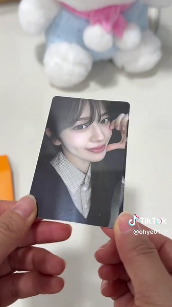 안유진 맥심 언박싱 🤓🍓 (feat. 아이브)