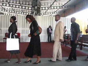 LA MINISTRE ODETTE SAUYET EMPÊCHÉE DE SUIVRE LES OBSÈQUES DE SON ÉPOUX