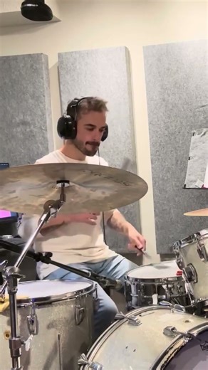 Groovy Brush ballad. #studiodrummer #shorts #drums #groove