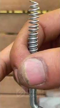 O truque com arame que faz parafusos frouxos ficarem firmes 🔩#DIY #Parafuso #Arame #Ferramentas