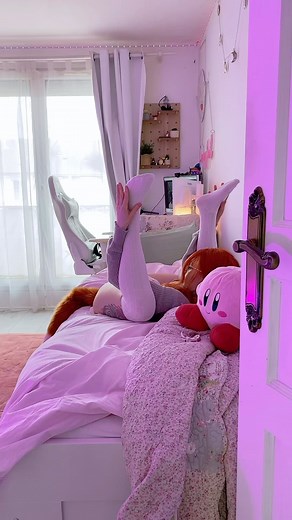 Foxy.girl.lily on Instagram: "I’m still stuck at this very moment…"