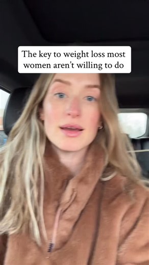 Jessie Golden on Instagram: "Unf*ck your rigidity & chaos with food. ✨Learn the art of eating in moderation. ✨Maintain your weight with ease. ✨Enter your regulated, slow-living era. (Don’t worry, your high-protein diet & heavy lifting can stay!) Comment CHALLENGE to join the 30-day Naturally Thin challenge! 30 days 22 short, digestible lessons/assignments Community of women 2 live q&a calls with me We start Monday (1/19!) If you want to get leaner with this energy, you first need to know how to 