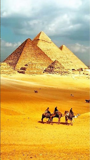 Only in Egypt: Camel Walks Past the Last Wonder of the Ancient World! #greatpyramid #egypttravel