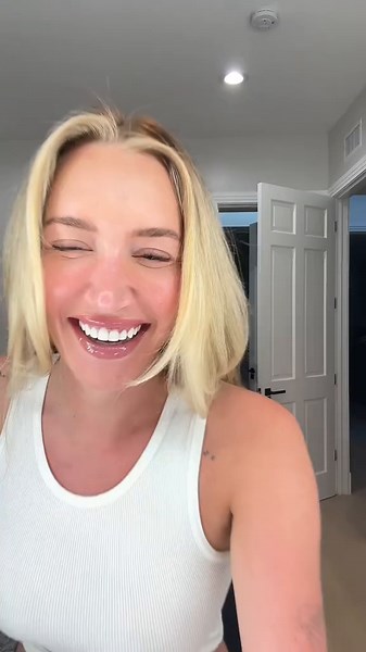 Pregnant TikTok Girl Demonstrates Belly Movements
