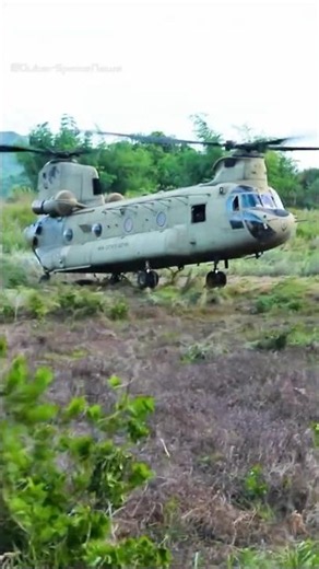 This Chinook Landing Looks Unreal #ch47chinook