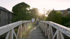 What’s Lancaster’s location like? 📌 Lancaster is a historic, student-friendly city that’s home to a diverse and welcoming community. There are so many reasons to love our location… ☕ A range of cafes around every corner serving delicious, locally roasted coffee 🍽️ Plenty of restaurants to choose from, offering cuisine from all around the world 🛍️ Big brands on our high street, a thriving independent retail scene, and a weekly market selling tasty street food and handcrafted goods 🍻 A vibrant