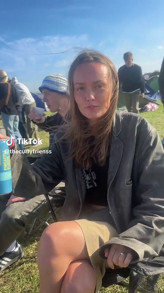 Curlyfriens (@thecurlyfrienss)’s videos with Sommer Og Sol - Birthe Kjær