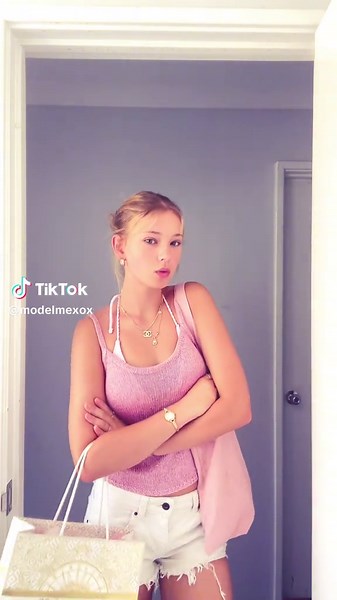 Explore 2016 Fashion Trends and Model Poses