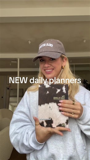 Restocking for one time only: the cow print Daily Planner 🐄 plus since you loved the saddle diaries so much we HAD to bring out a brown vegan leather Daily Planner too 🧸 Our Daily Planners contain our tried and tested Daily Planning frameworks, to help you hit the ground running in 2026! Here's what's inside: ✔️ Yearly and monthly goal-setting ✔️ Weekly and daily planning pages ✔️ Productivity frameworks to help you prioritise ✔️ Space for meeting notes, ideas, and reflections #productivity #p