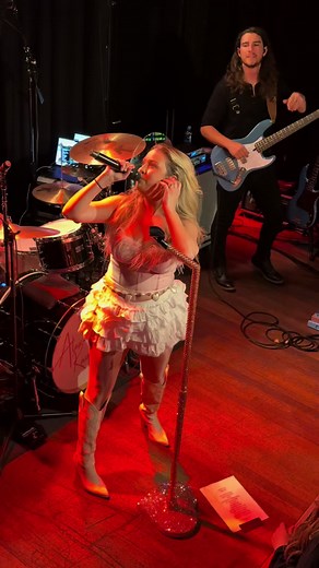 Thanks to Alexandra Kay and her fantastic band. Hope to see them again soon in the Netherlands 🫶🏼 @Alexandra Kay @Bitterzoet #alexandrakay #livemusic #cupidsacowgirl #country #countrymusic