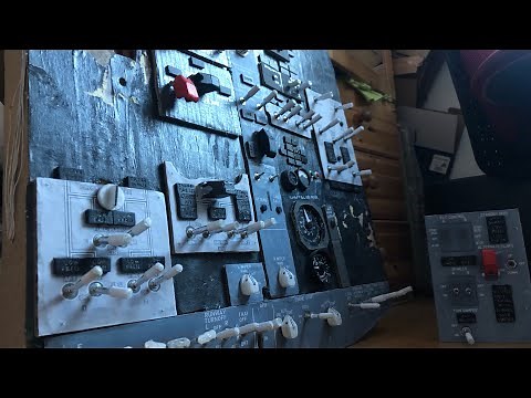 DIY CARDBOARD 737-800 FULL SIZE HOMECOCKPIT running on X-Plane and Mobiflight! (Tour Pt3)
