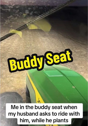 #argiculture #bluecollarboys #plantingseason #johndeere #farm 🌽🚜🌱🇺🇸@Evan Labuchagne