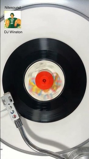 Queen - We Wil Rock You (1977)