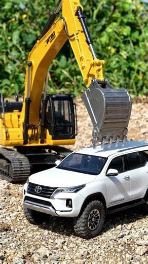 RC EXCAVATOR vs TOYOTA FORTUNER LEGENDER: Total Destruction! 🚜💥