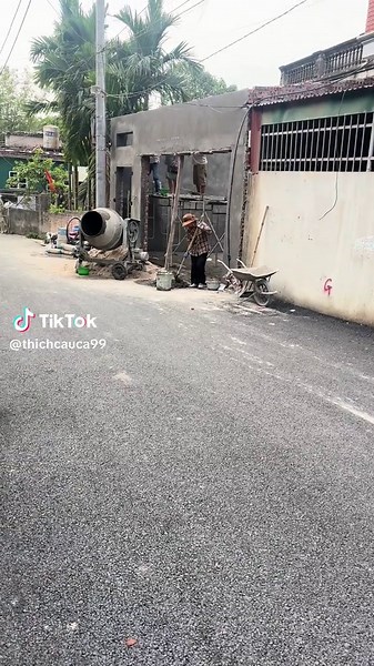 Xây lấn đất: Công trình vẫn thi công dù đã làm đơn