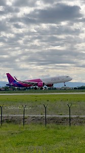 Aterizarea zborului Wizz Air W62483: Budapest Airport - Aeroportul Internațional Brașov! ❤️✈️ #ghv #lrbv #brasovairport #aterizare #landing #airport #wizzair #airbus #justplanes #pilot | Visit Brasov Romania