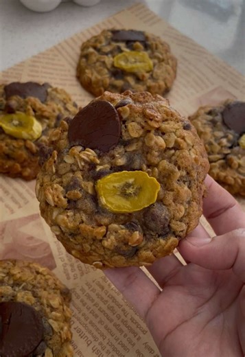 Easy Banana Oatmeal Chocolate Chip Cookie Recipe