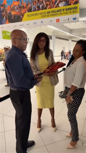 À l’occasion du Dîner de Charité élaboré par le Chef multi-étoilé Marcel Ravin, véritable ambassadeur de notre jeunesse talentueuse, avec la participation des lycéens de l’Espérance du RSMA et du lycée Nord Caraïbes, qui se tiendra la semaine prochaine à l’hôtel Bakoua, nous avons eu le plaisir d’accueillir le Chef à l’aéroport Aimé Césaire. Pour cet événement d’exception, il a choisi de sublimer son menu avec la viande Madivial. Nous le remercions chaleureusement pour cette belle marque de conf