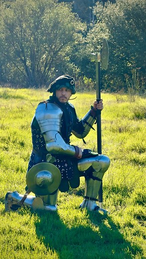Ex Umbra In Solem @losangelesgoldenknights ———————————— Video by: @maddilorian ———————————— #buhurt #medieval #knight #livinghistory #armor | Alexander Robinson