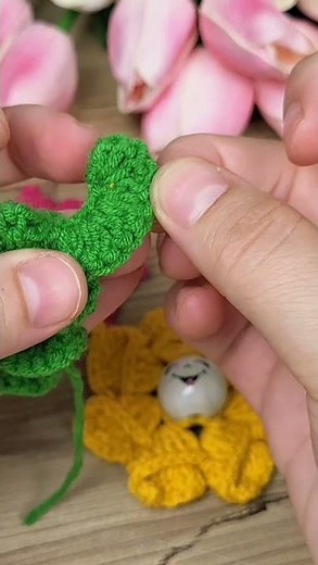 Trend Alert Crochet Flower Keychains Are Very Popular!Breathe New Life into Your Keychain Collection