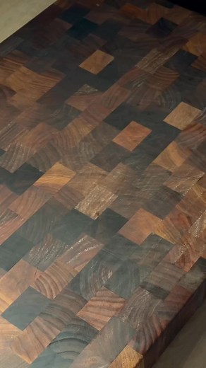 [ENG Below] Dzisiaj trochę słodkości w postaci łatwy szybki przepis i na dodatek ładnie wyglądający! O toż szybkie mini tarty z jabłkami, miód i orzeszki pinii :) A teraz zapisz przepis i lecimy z tym! -Składniki: 1 ciasto francuskie 1 duże jabłko Miod Orzeszki pini(lub płatki migdałowe) Oliwa 1 jajko -Jak to zrobić: Kroić jabłka w plastry i wydrążyć środek. Wykroić z ciasta francuskiego szklanką kółka. Rozłożyć papier do pieczenia na blache. Polac oliwy z oliwek. Dodać miod w różne punkty tyle 