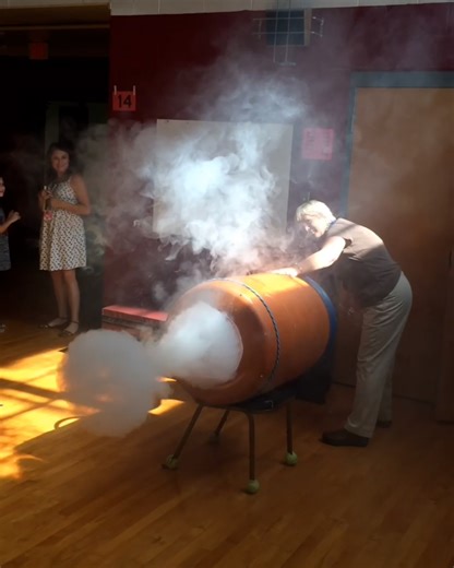 457K views · 1K reactions | This cannon sent the smoke ring all the way across the room 勞 | UNILAD Tech | Facebook