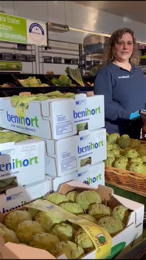 Benihort🌱 on Instagram: "🇪🇸 😋En nuestro supermercado encontrarás una amplia gama de productos de proximidad y kilómetro 0. 💚 Porque creemos en los productores de nuestra zona, en el producto de calidad y en el potencial de una buena alimentación como base de una vida saludable. ℹ️Además no cerramos a mediodía, porque entendemos que por cuestiones laborales no todo el mundo puede ir a comprar en horario comercial. 🕑De lunes a viernes de 8 h a 19 h y sábados de 8 h. a 14 h. 📍 Visítanos en P