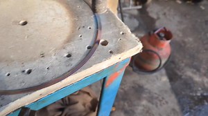 The 1938 MAN engine. Annealing the cylinder head joint rings. | Anson Engine Museum