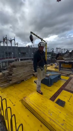 Saquib Hayat | Construction workers utilizing 𝗽𝗲𝗿𝘀𝗼𝗻𝗮𝗹 𝗳𝗮𝗹𝗹 𝗮𝗿𝗿𝗲𝘀𝘁 𝘀𝘆𝘀𝘁𝗲𝗺𝘀 to ensure safety while working at heights on a job site. This equipment is... | Instagram