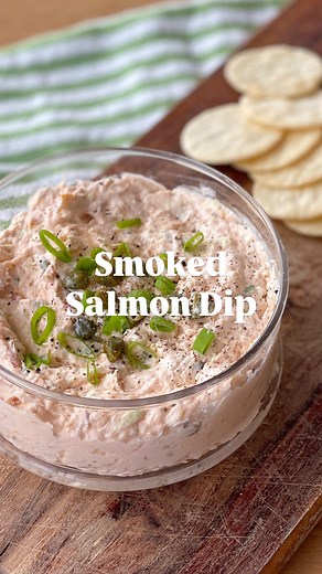 This smoked salmon dip is smooth, creamy, and packed with flavor! The best part? It takes just minutes to make. Perfect for entertaining or an easy snack. Serve it with crackers, fresh bread, or veggie sticks—you really can’t go wrong! 🐟INGREDIENTS 250g cream cheese 125g sour cream Zest of 1 lemon 2 Tbsp lemon juice 1 spring onion, finely chopped 2 Tbsp capers, finely chopped Black pepper and salt, to taste 300g hot smoked salmon, flaked TO SERVE Crackers or baguette 🐟INSTRUCTIONS 1. To the bo