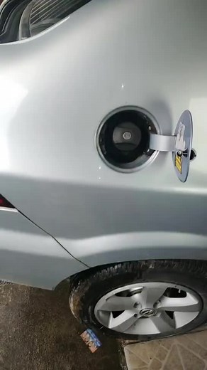 Understanding Car Fuel Caps: A Close-Up Inspection