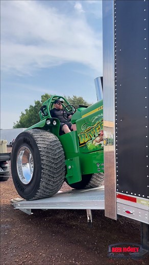 Unloading the “River Rat” John Deere Pro Stock!! #tractorpulling #fblifestyle | Beer Money Pulling Team