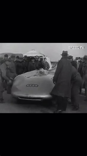 SIMandRACING DRESDEN on Instagram: "Geschwindigkeitsrekord 1938! Bernd Rosemeyer war ein deutscher Motorrad- und Automobilrennfahrer. Er wurde 1936 Grand-Prix-Europameister und war in der Zeit des Nationalsozialismus einer der bekanntesten und erfolgreichsten deutschen Rennfahrer. #rekord #geschwindigkeit #speed"