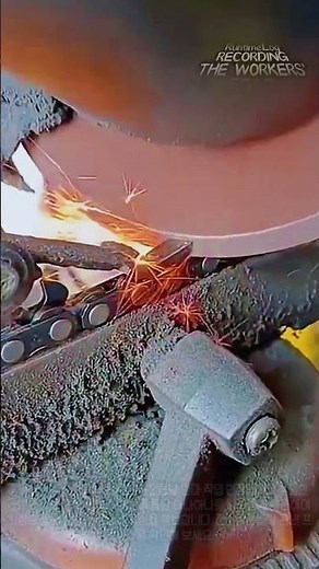 마모된 체인톱을 칼날처럼 만드는 전동 그라인더 톱날 연마 기술 #worker #process #chainsaw #equipment #craftsmanship